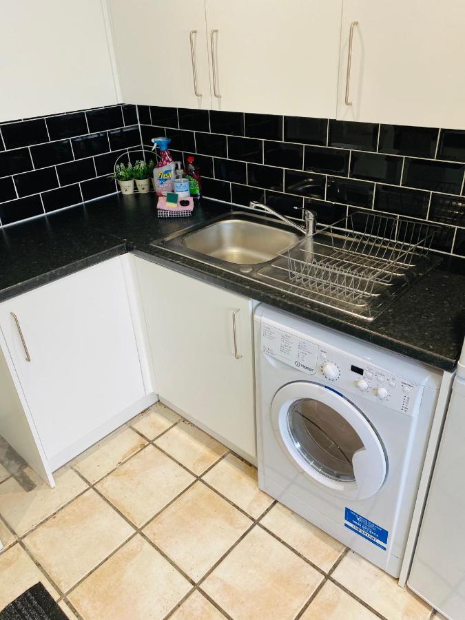 Arma Short 122 - Spacious 3 Bed House Sleeps 5 - Free Parkng For 2 Vehicles - Large Garden Vakantiehuis *