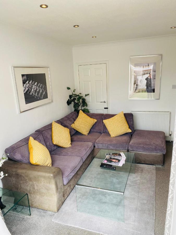 Arma Short 122 - Spacious 3 Bed House Sleeps 5 - Free Parkng For 2 Vehicles - Large Garden Vakantiehuis