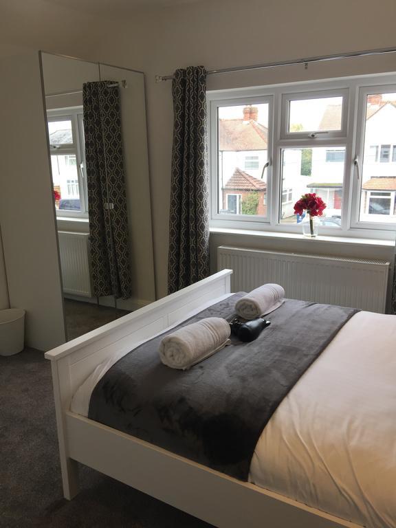 Arma Short 122 - Spacious 3 Bed House Sleeps 5 - Free Parkng For 2 Vehicles - Large Garden