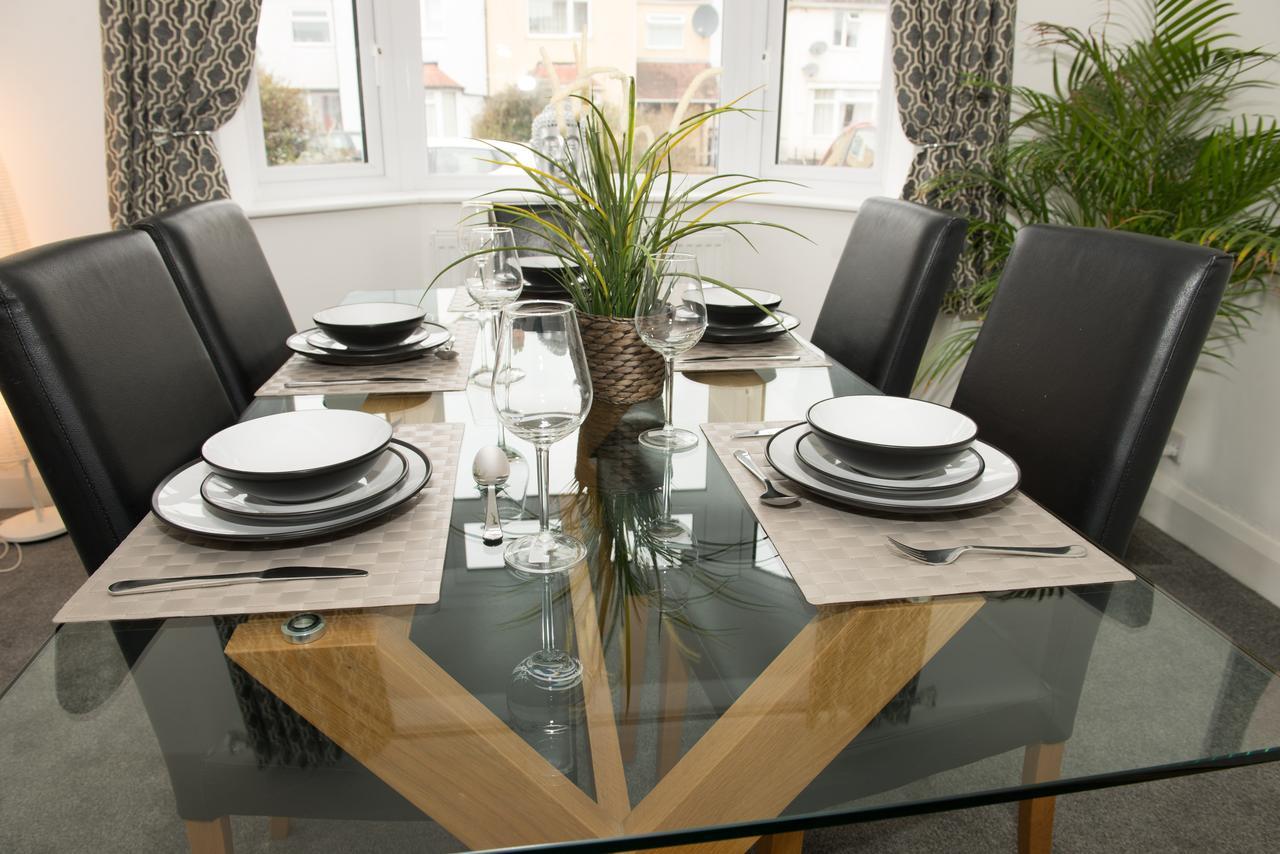 Arma Short 122 - Spacious 3 Bed House Sleeps 5 - Free Parkng For 2 Vehicles - Large Garden * Oxford