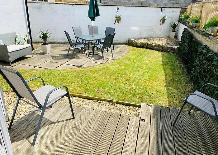 Arma Short Stays 122 - Spacious 3 Bed Oxford House Sleeps 5 - Free Parkng For 2 Vehicles - Large Garden