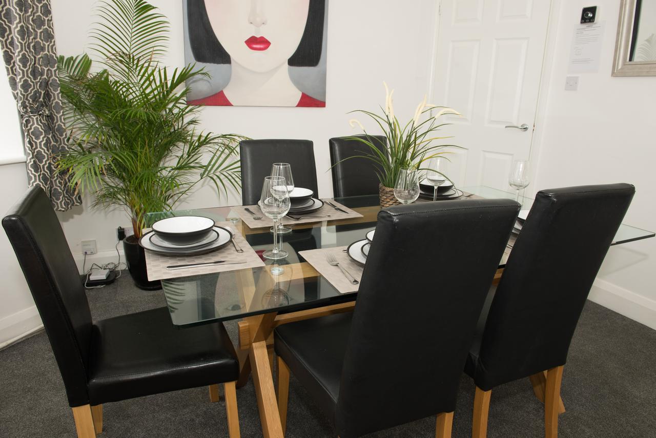 Arma Short 122 - Spacious 3 Bed House Sleeps 5 - Free Parkng For 2 Vehicles - Large Garden
